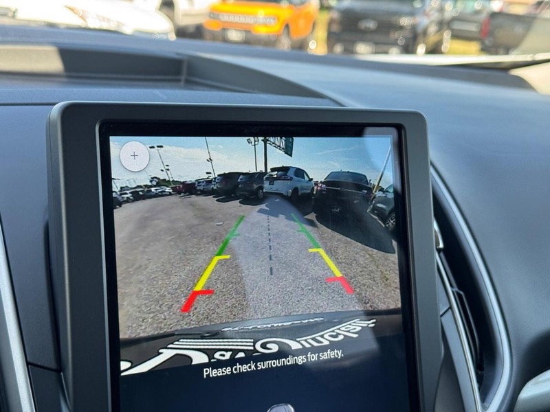 Ford Edge Vehicle Full-screen Gallery Image 24