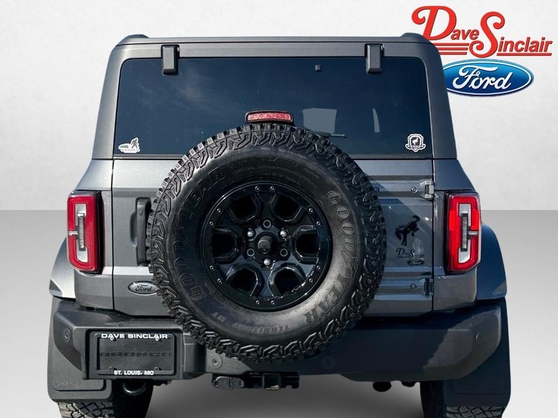 Ford Bronco Vehicle Full-screen Gallery Image 08