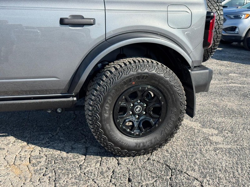 Ford Bronco Vehicle Full-screen Gallery Image 11