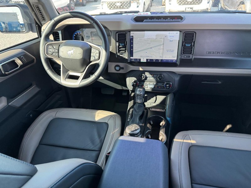 Ford Bronco Vehicle Full-screen Gallery Image 15