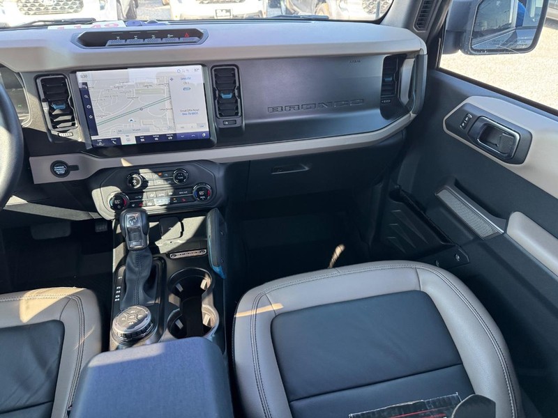 Ford Bronco Vehicle Full-screen Gallery Image 16