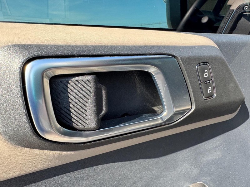 Ford Bronco Vehicle Full-screen Gallery Image 18