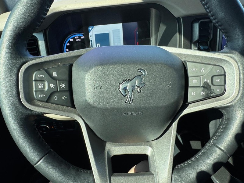 Ford Bronco Vehicle Full-screen Gallery Image 19