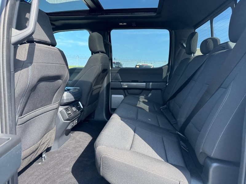 Ford F-150 Vehicle Full-screen Gallery Image 12
