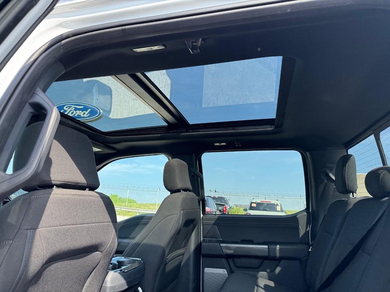 Ford F-150 Vehicle Full-screen Gallery Image 13