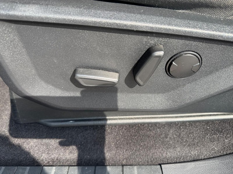 Ford F-150 Vehicle Full-screen Gallery Image 18