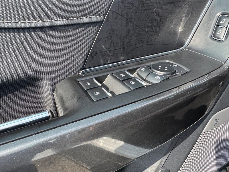 Ford F-150 Vehicle Full-screen Gallery Image 19