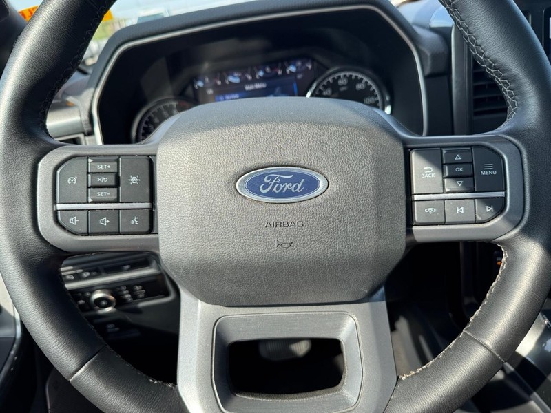 Ford F-150 Vehicle Full-screen Gallery Image 20