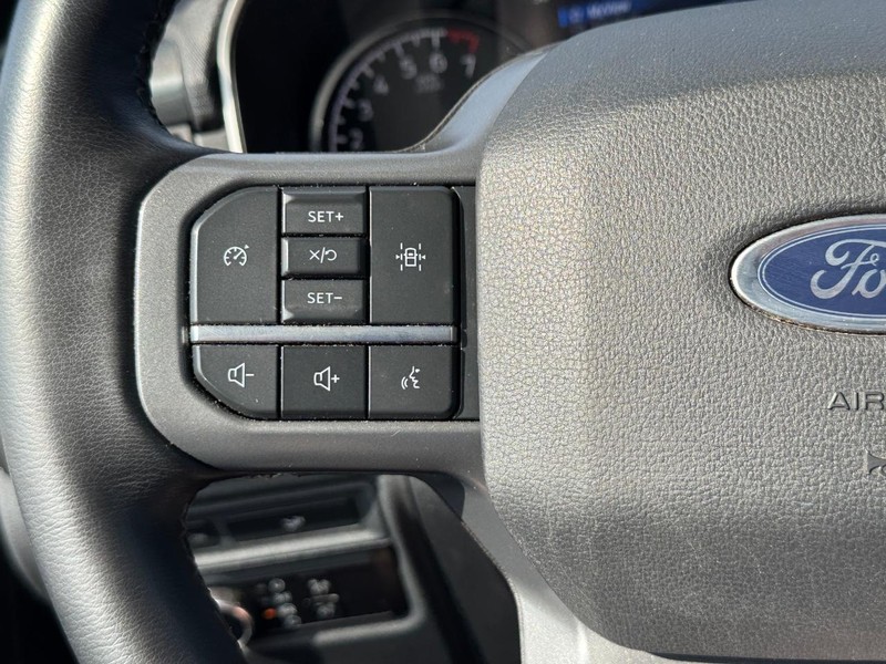 Ford F-150 Vehicle Full-screen Gallery Image 21