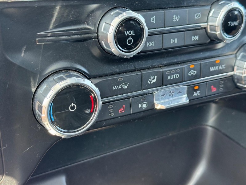 Ford F-150 Vehicle Full-screen Gallery Image 24