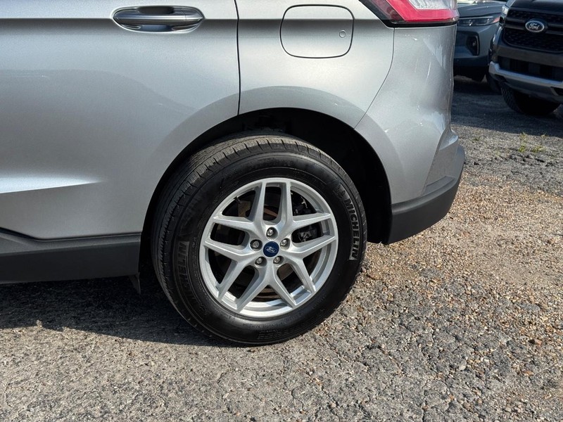 Ford Edge Vehicle Full-screen Gallery Image 11