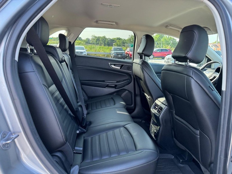 Ford Edge Vehicle Full-screen Gallery Image 13