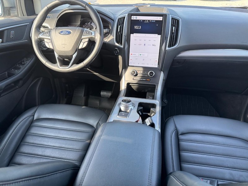Ford Edge Vehicle Full-screen Gallery Image 15