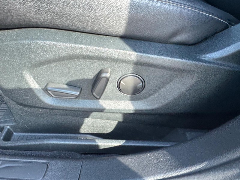 Ford Edge Vehicle Full-screen Gallery Image 17