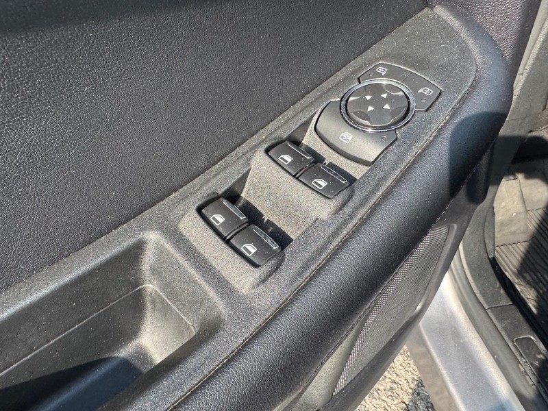 Ford Edge Vehicle Full-screen Gallery Image 18