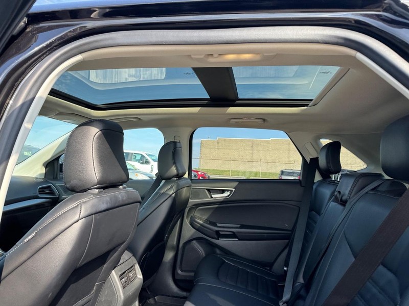 Ford Edge Vehicle Full-screen Gallery Image 13
