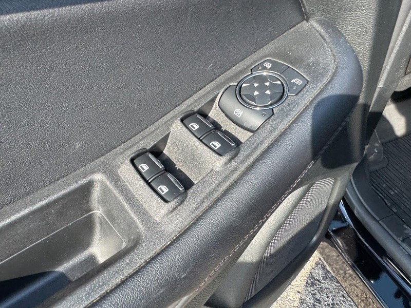 Ford Edge Vehicle Full-screen Gallery Image 19