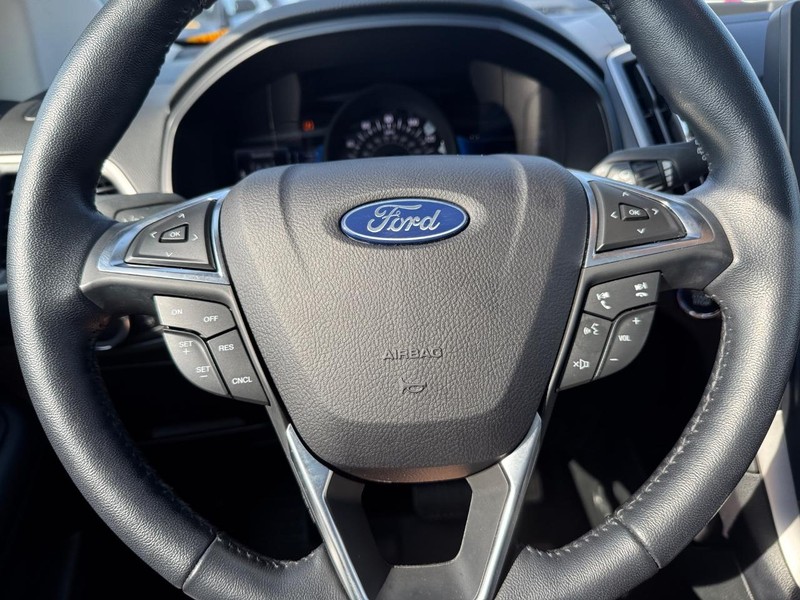Ford Edge Vehicle Full-screen Gallery Image 20