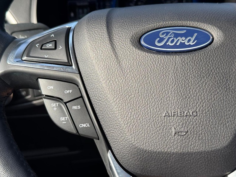 Ford Edge Vehicle Full-screen Gallery Image 21