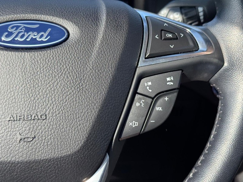 Ford Edge Vehicle Full-screen Gallery Image 22