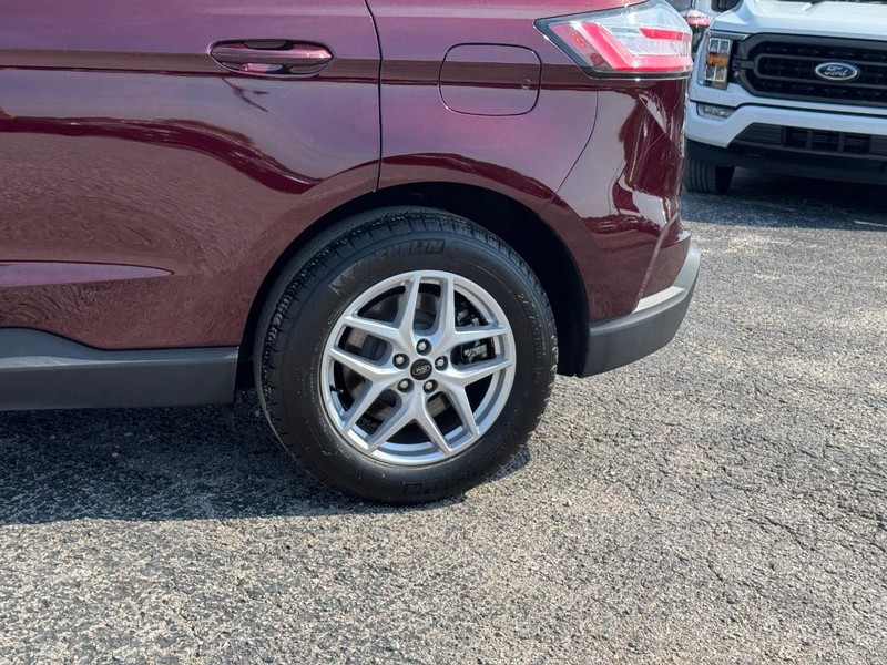 Ford Edge Vehicle Full-screen Gallery Image 11
