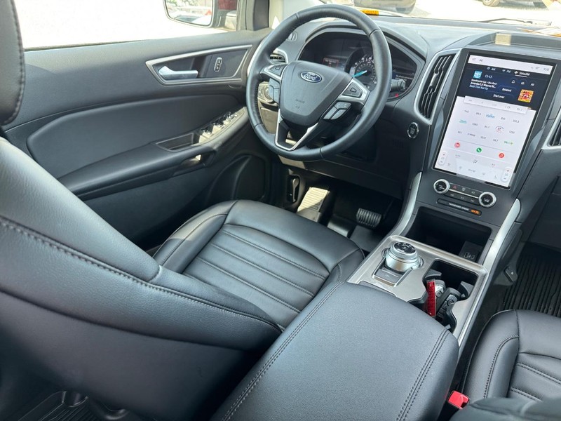 Ford Edge Vehicle Full-screen Gallery Image 14