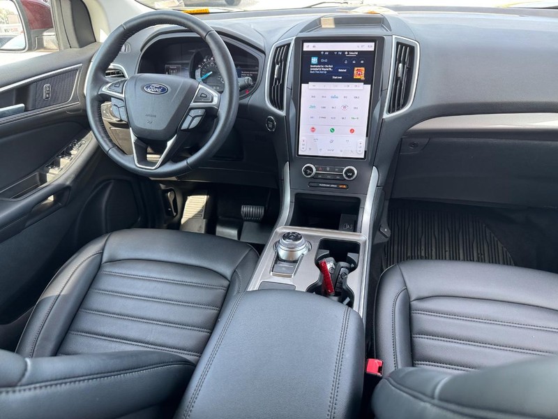 Ford Edge Vehicle Full-screen Gallery Image 15