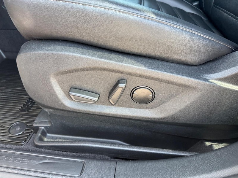 Ford Edge Vehicle Full-screen Gallery Image 17