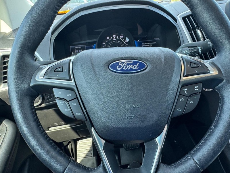 Ford Edge Vehicle Full-screen Gallery Image 19