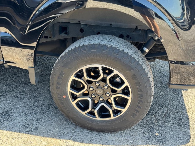 Ford F-150 Vehicle Full-screen Gallery Image 11