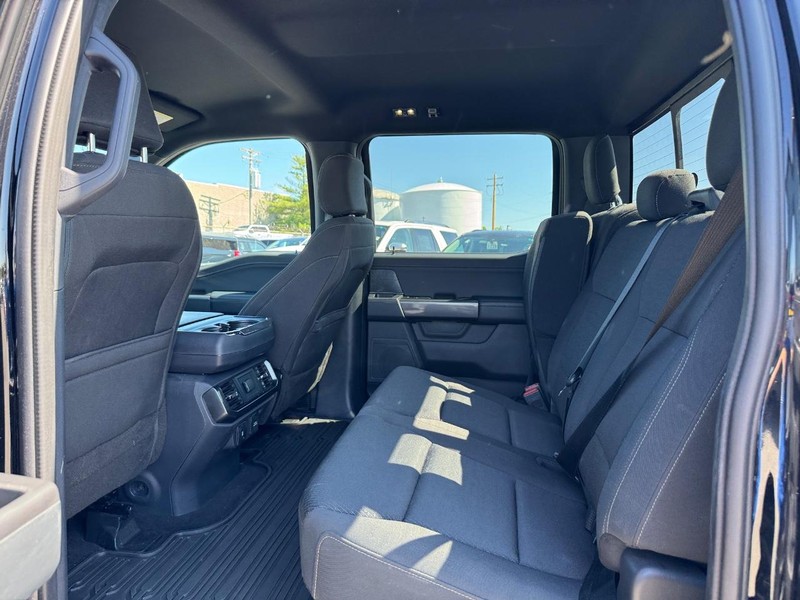 Ford F-150 Vehicle Full-screen Gallery Image 12