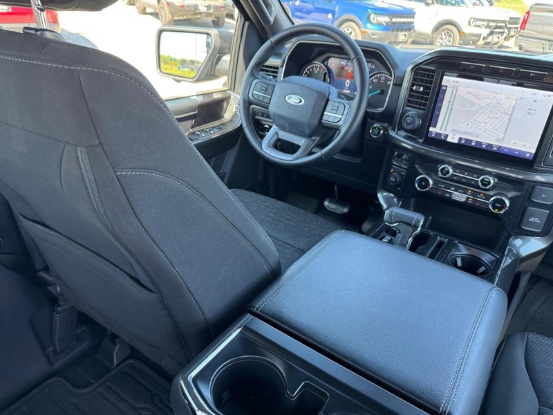 Ford F-150 Vehicle Full-screen Gallery Image 14