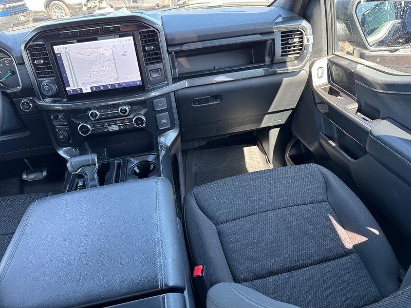Ford F-150 Vehicle Full-screen Gallery Image 16