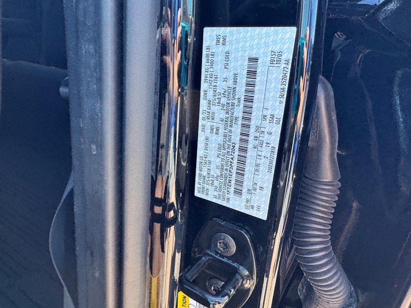 Ford F-150 Vehicle Full-screen Gallery Image 26