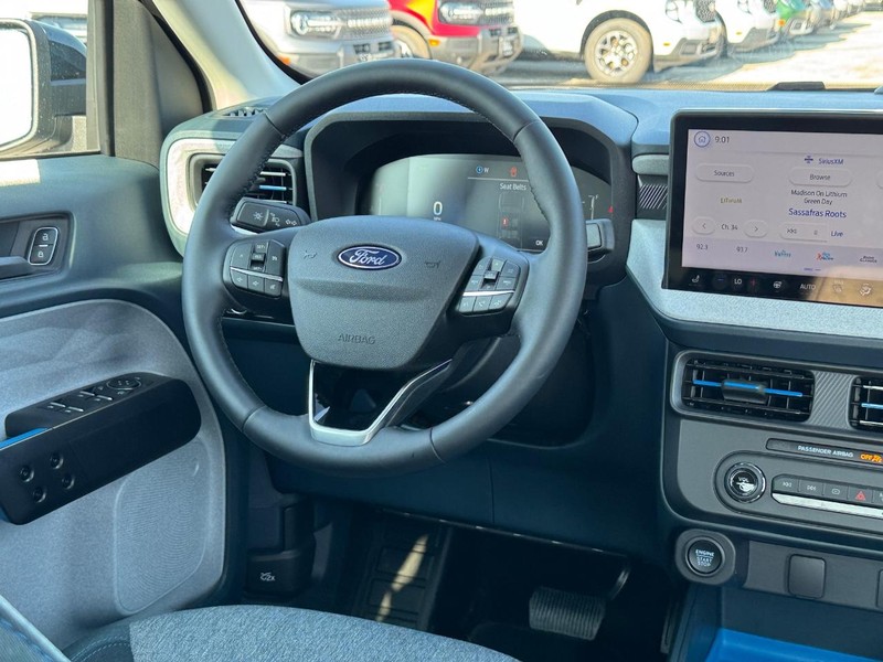 Ford Maverick Vehicle Full-screen Gallery Image 15
