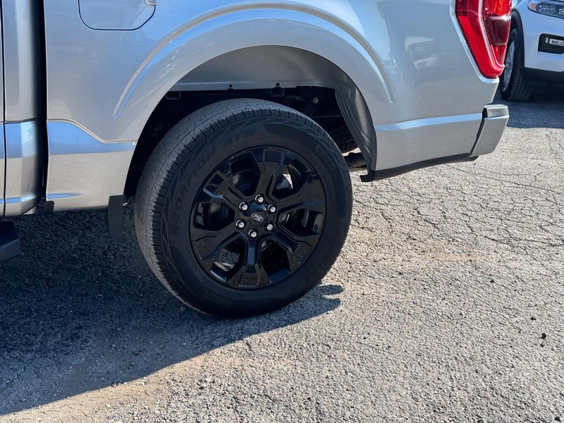 Ford F-150 Vehicle Full-screen Gallery Image 11