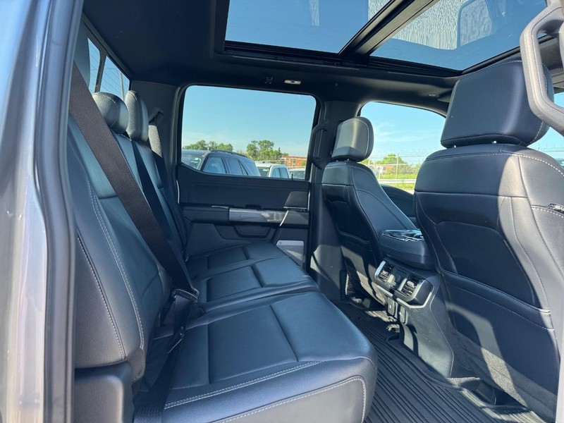 Ford F-150 Vehicle Full-screen Gallery Image 14