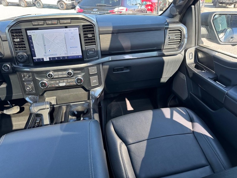 Ford F-150 Vehicle Full-screen Gallery Image 17