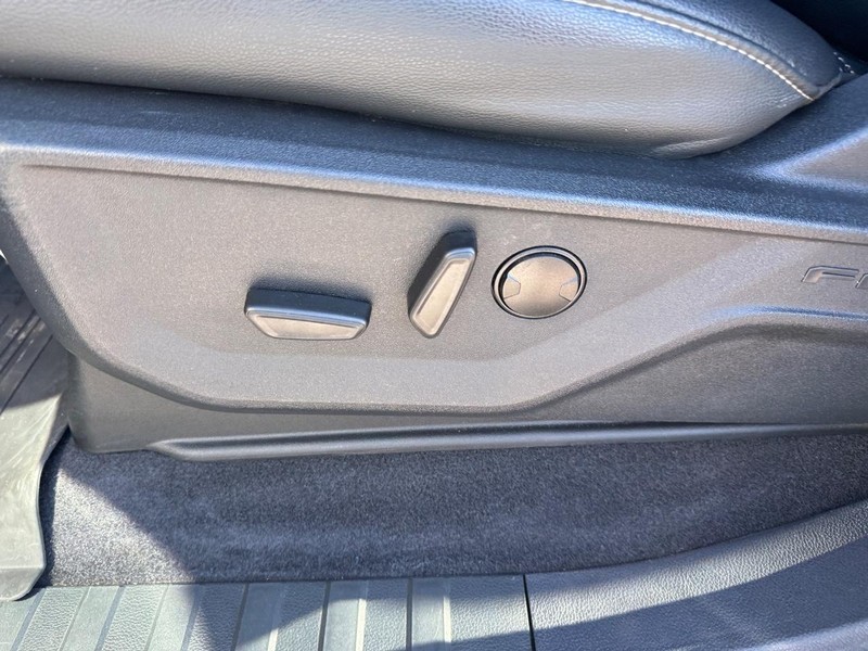 Ford F-150 Vehicle Full-screen Gallery Image 18