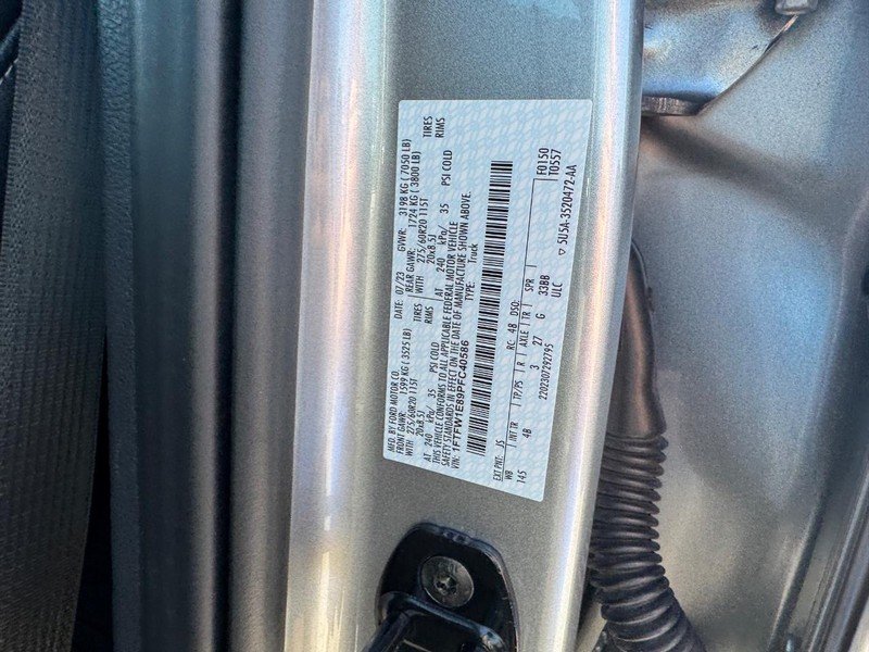 Ford F-150 Vehicle Full-screen Gallery Image 26