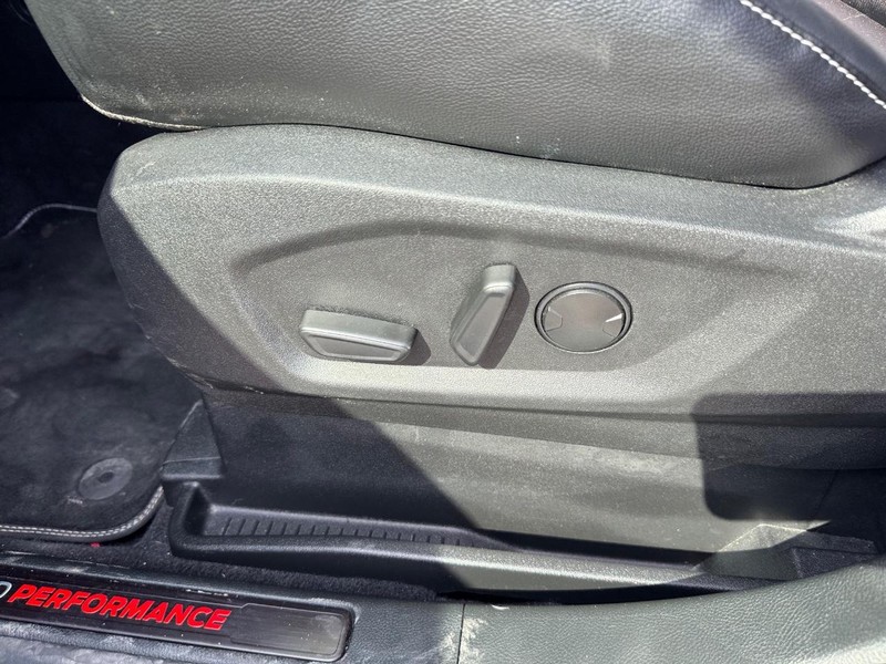 Ford Edge Vehicle Full-screen Gallery Image 17