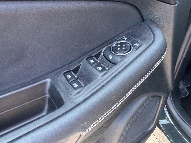 Ford Edge Vehicle Full-screen Gallery Image 18