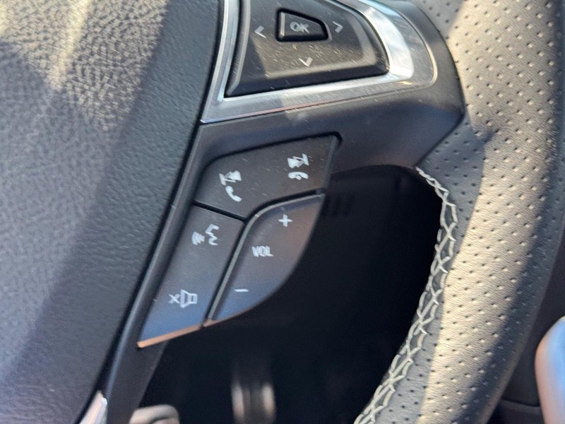Ford Edge Vehicle Full-screen Gallery Image 22