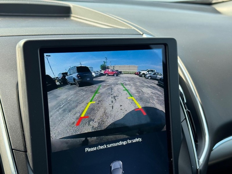 Ford Edge Vehicle Full-screen Gallery Image 24
