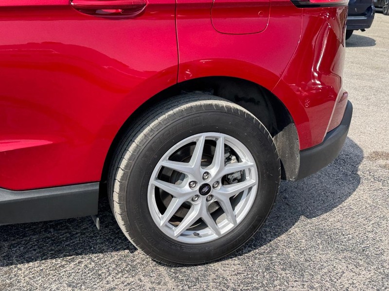 Ford Edge Vehicle Full-screen Gallery Image 11