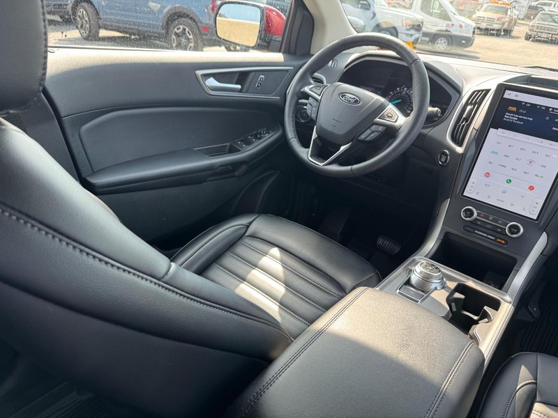 Ford Edge Vehicle Full-screen Gallery Image 14
