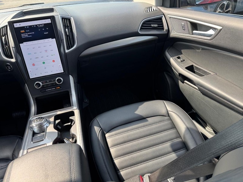 Ford Edge Vehicle Full-screen Gallery Image 16
