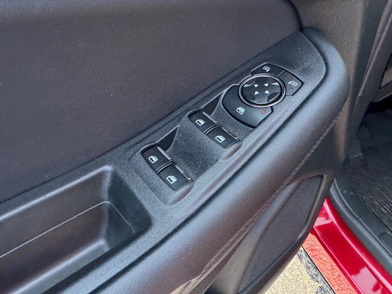 Ford Edge Vehicle Full-screen Gallery Image 17