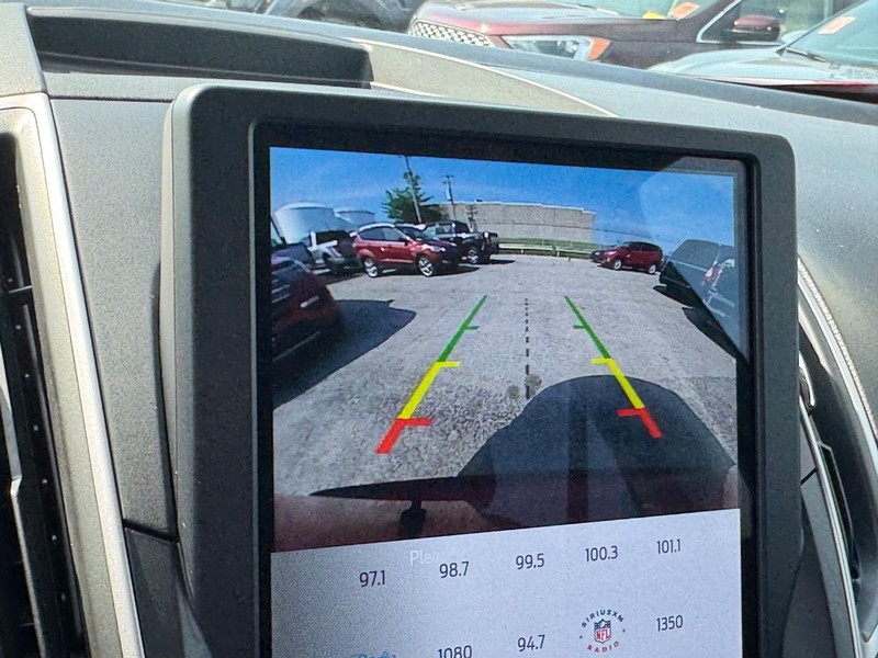 Ford Edge Vehicle Full-screen Gallery Image 22
