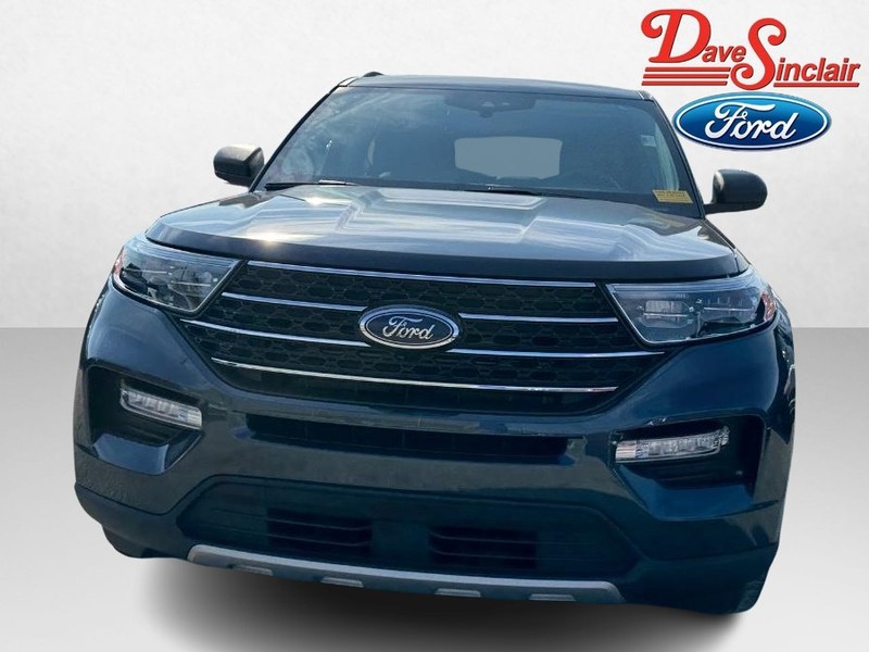 Ford Explorer Vehicle Full-screen Gallery Image 02
